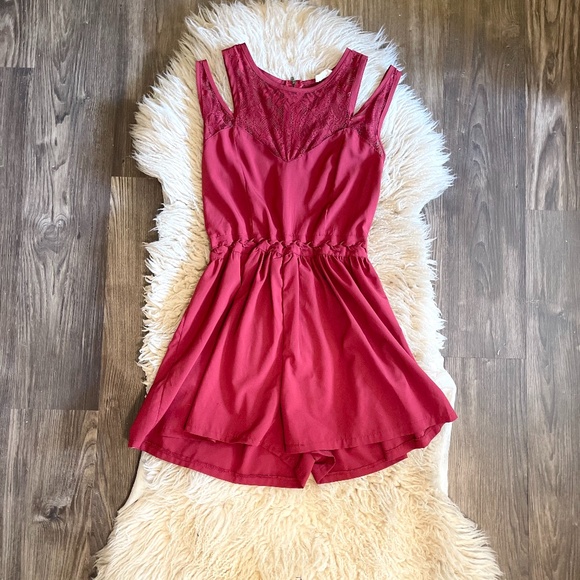 Tobi Cold Shoulder Cut Red Romper (Size S) - Picture 6 of 9